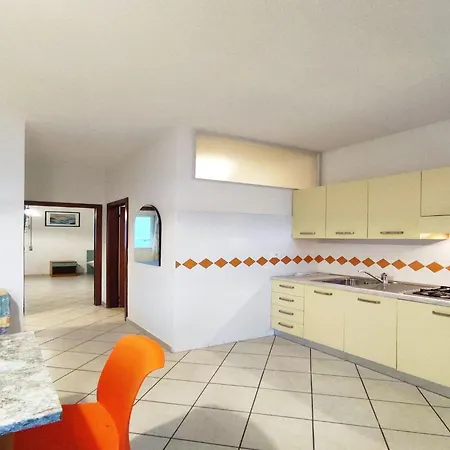 Bright And Comfortable In Apartment *